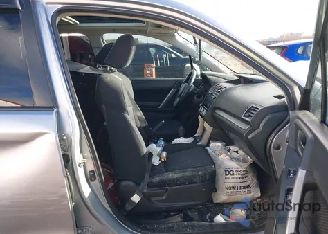 2017 Subaru Forester 2.5I Premium z USA, uszkodzony, nr VIN JF2SJAEC5HH456475